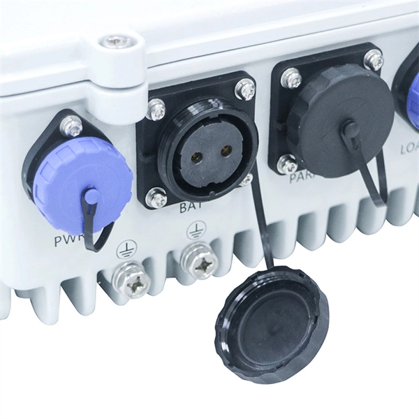 Can cable trays be installed in cable junction boxes
