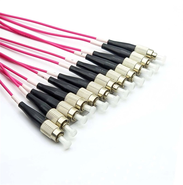 Safety Distance for Crossing Optical Cable Lines
